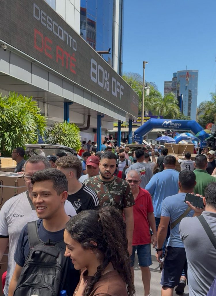 Movimento na Rua BF 25